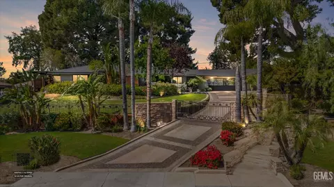 1812 Country Club Dr, Bakersfield, CA 93306