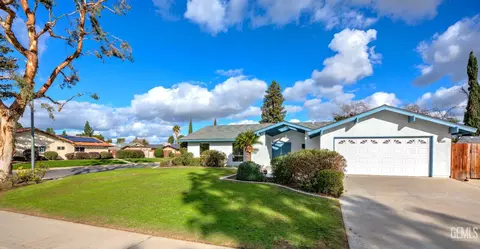 2000 Kinross Ct, Bakersfield, CA 93309