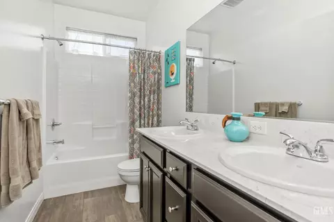 Bath - 9101 Wolf River Ave, Bakersfield, CA 93312 photo 3 of 4