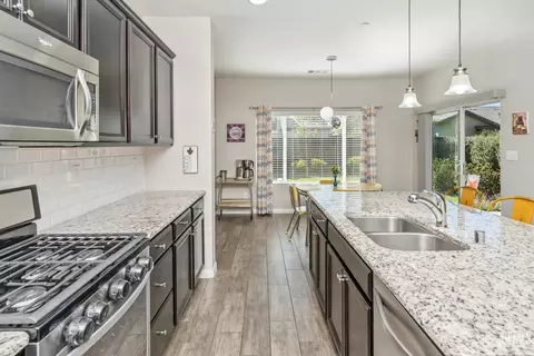 Kitchen - 9101 Wolf River Ave, Bakersfield, CA 93312 photo 3 of 6