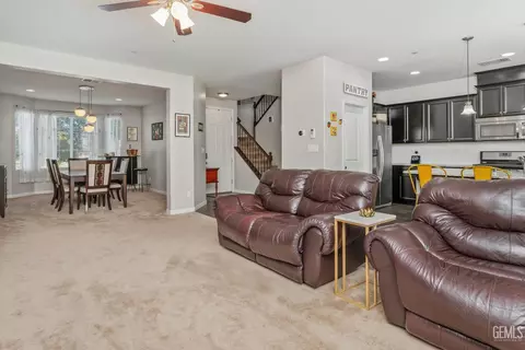 Entry Way - 9101 Wolf River Ave, Bakersfield, CA 93312 photo 4 of 4