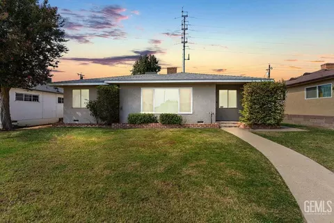 2609 Manor St, Bakersfield, CA 93308