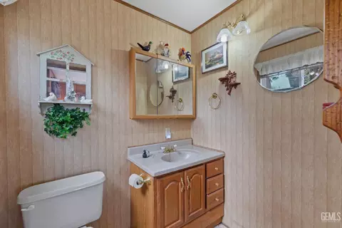 Bath - 45796 Carlin Dr, Posey, CA 93260 photo 3 of 3