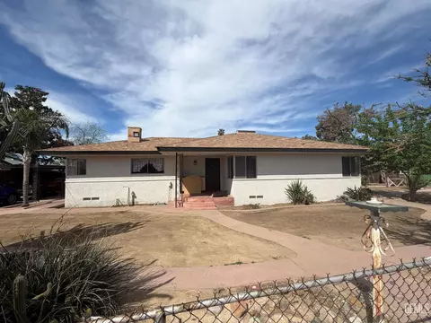 1320 El Serento Dr, Bakersfield, CA 93306