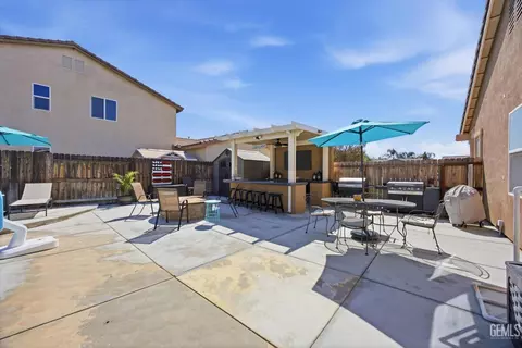 Exterior - 4504 Basque St, Bakersfield, CA 93313 photo 8 of 16