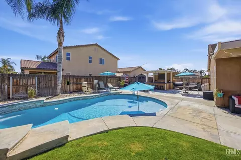 Exterior - 4504 Basque St, Bakersfield, CA 93313 photo 12 of 16