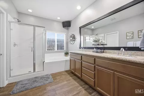 Entry Way - 4504 Basque St, Bakersfield, CA 93313 photo 8 of 9