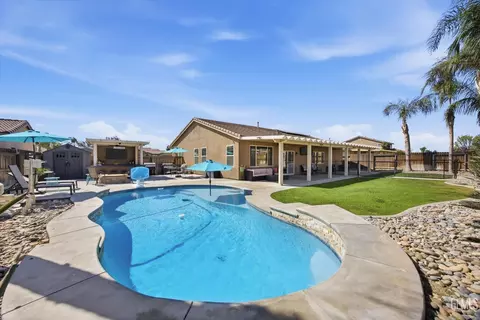 Exterior - 4504 Basque St, Bakersfield, CA 93313 photo 11 of 16