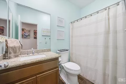 Bath - 4504 Basque St, Bakersfield, CA 93313 photo 2 of 2