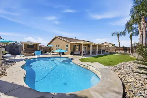 Exterior - 4504 Basque St, Bakersfield, CA 93313 photo 10 of 16
