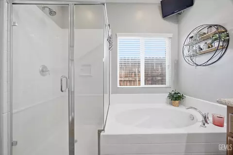 Bath - 4504 Basque St, Bakersfield, CA 93313 photo 1 of 2