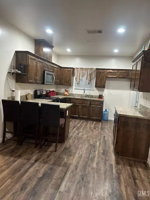 Kitchen - 1780 Ironbark St, Wasco, CA 93280 photo 1 of 2