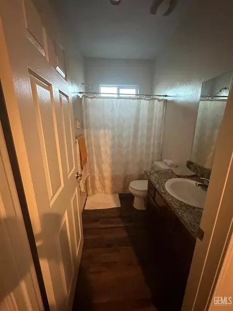 Bath - 1780 Ironbark St, Wasco, CA 93280 photo 1 of 3