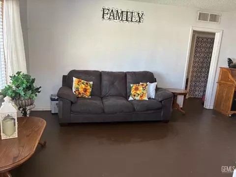 Other - 203 E Lucard St, Taft, CA 93268 photo 2 of 5
