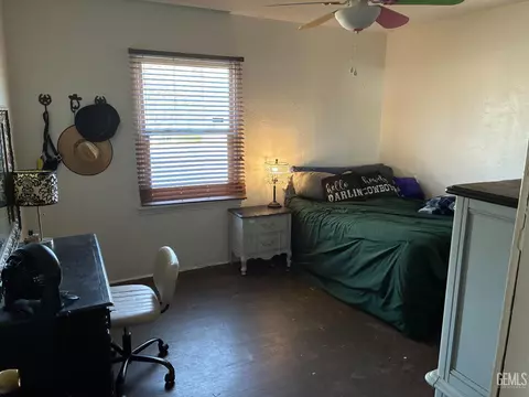 Bedroom - 203 E Lucard St, Taft, CA 93268 photo 2 of 4