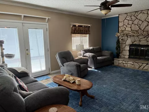 Living - 203 E Lucard St, Taft, CA 93268 photo 4 of 6