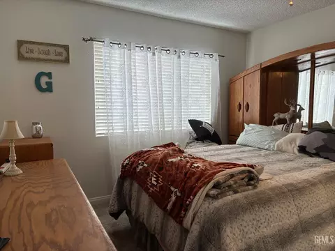 Bedroom - 203 E Lucard St, Taft, CA 93268 photo 4 of 4