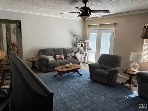 Living - 203 E Lucard St, Taft, CA 93268 photo 5 of 6