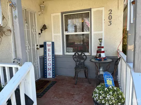 Exterior - 203 E Lucard St, Taft, CA 93268 photo 2 of 12