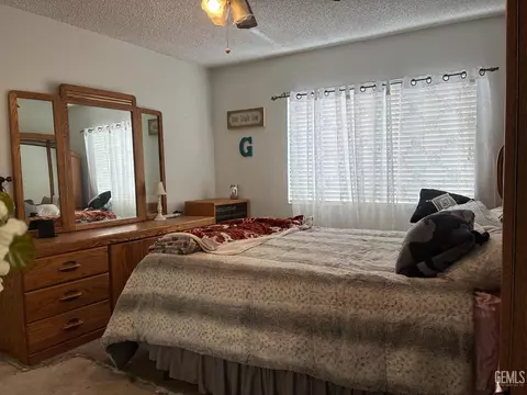 Bedroom - 203 E Lucard St, Taft, CA 93268 photo 3 of 4