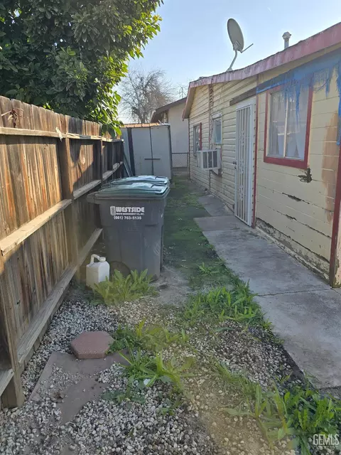 Exterior - 149 E 2nd St, Buttonwillow, CA 93206 photo 3 of 4