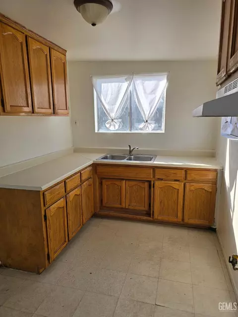 Kitchen - 149 E 2nd St, Buttonwillow, CA 93206 photo 2 of 2