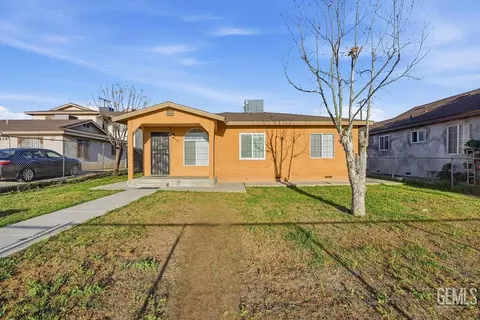 420 Dover Pl, Delano, CA 93215