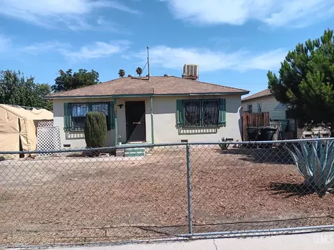 1130 Dolores St, Bakersfield, CA 93305