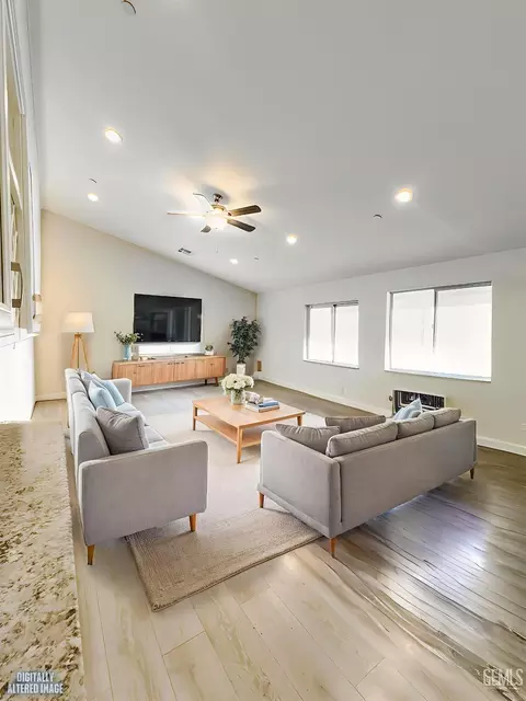 Living - 17950 Zurich Ct, Tehachapi, CA 93561 photo 1 of 1