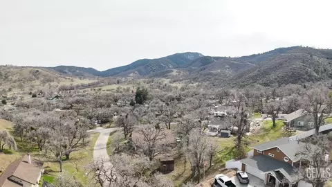 View/Area - 17950 Zurich Ct, Tehachapi, CA 93561 photo 2 of 2