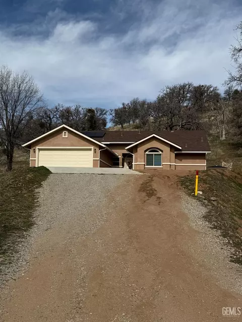 Exterior - 17950 Zurich Ct, Tehachapi, CA 93561 photo 8 of 8