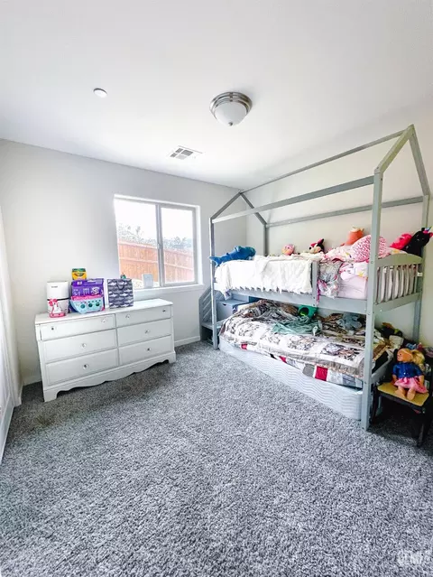 Bedroom - 17950 Zurich Ct, Tehachapi, CA 93561 photo 3 of 4