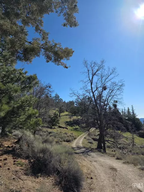 25860 Deertrail Dr, Tehachapi, CA 93561