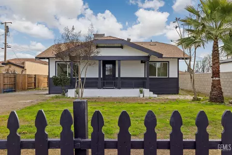 215 8th St, Bakersfield, CA 93304