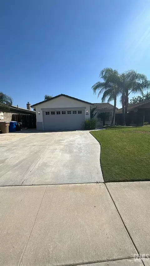 6013 Ragusa Ln, Bakersfield, CA 93308