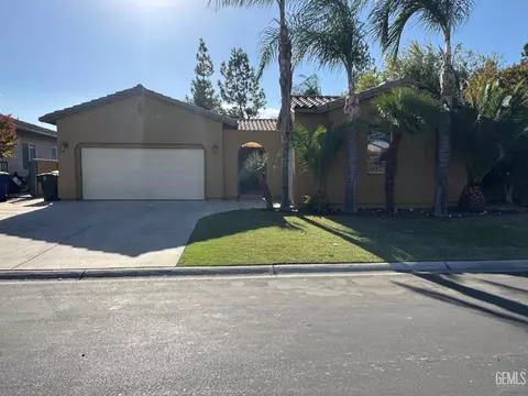 5011 Pelican Hill Dr, Bakersfield, CA 93312