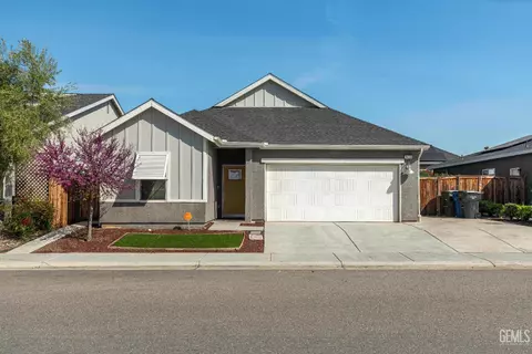 9634 Silver Falls Ln, Shafter, CA 93263