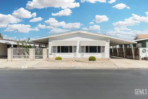 400 E Roberts Ln #70, Bakersfield, CA 93308