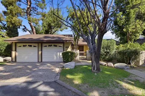 11930 Laver Ct, Bakersfield, CA 93306