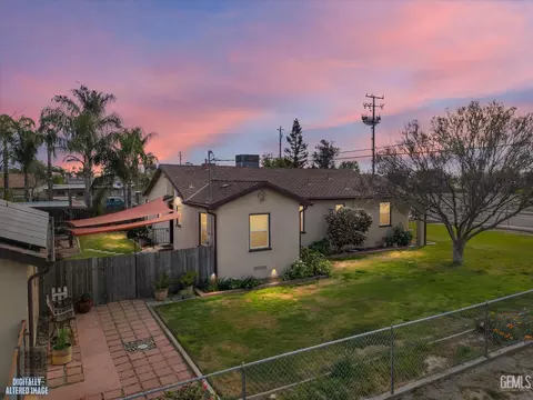 1102 Castro Ln, Bakersfield, CA 93304