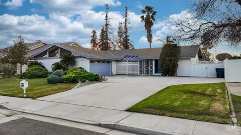 6500 Landfair Dr, Bakersfield, CA 93309
