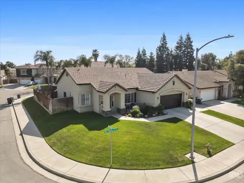 8203 Sea Meadow Ln, Bakersfield, CA 93312
