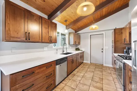 Kitchen - 23461 Cool Haven Ct, Tehachapi, CA 93561 photo 1 of 4