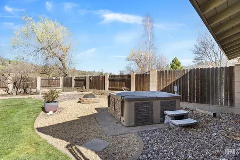 Exterior - 23461 Cool Haven Ct, Tehachapi, CA 93561 photo 9 of 12