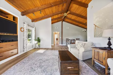 Living - 23461 Cool Haven Ct, Tehachapi, CA 93561 photo 2 of 2