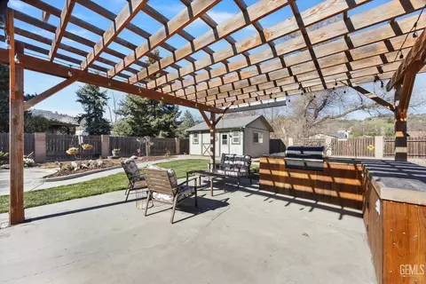Exterior - 23461 Cool Haven Ct, Tehachapi, CA 93561 photo 7 of 12