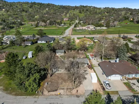 View/Area - 23461 Cool Haven Ct, Tehachapi, CA 93561 photo 4 of 5