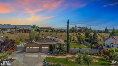 6605 Montagna Dr, Bakersfield, CA 93306