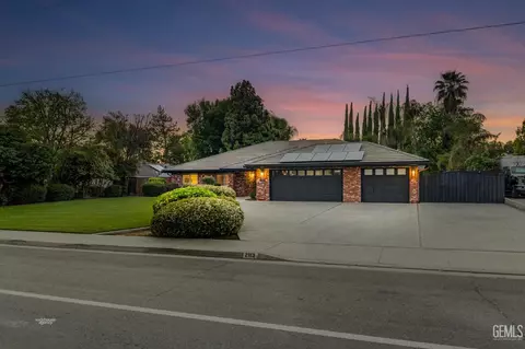 2113 Old Farm Rd, Bakersfield, CA 93312