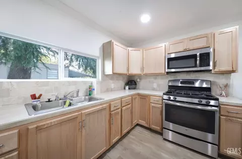 626 Hood Dr, Bakersfield, CA 93308